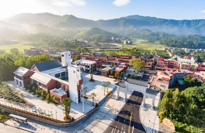 新農(nóng)村凈水解決方案-農(nóng)村自來水系統(tǒng)-河水井水軟化設(shè)備定制-藍創(chuàng)沃特